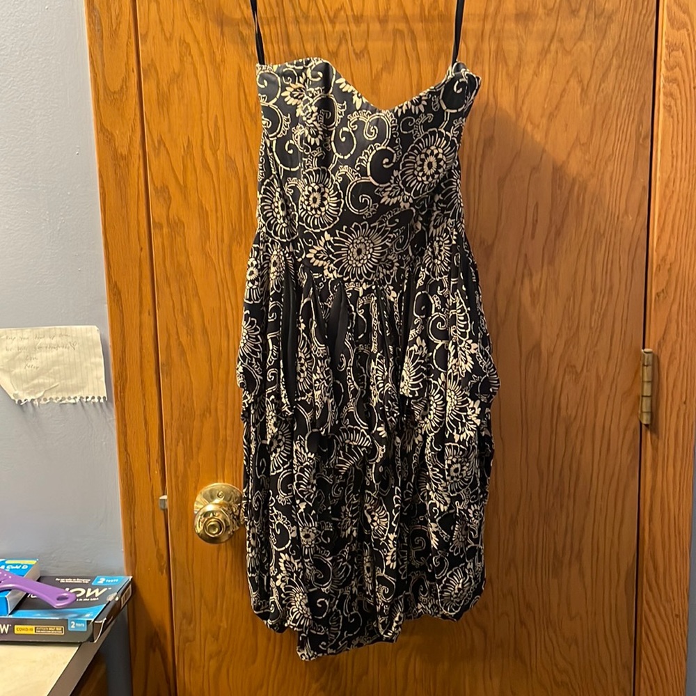 French Connection-Dark blue with beige/tan design structured top dress (Size 4)